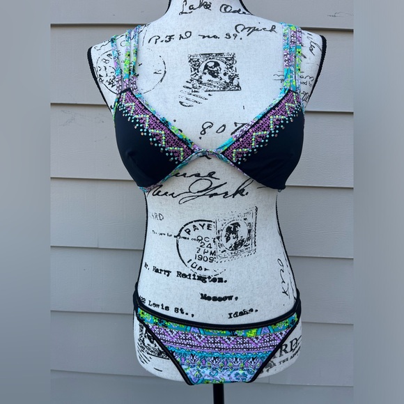 Gorgeous Victoria’s Secret bathing suit bikini set M/L - Picture 1 of 6